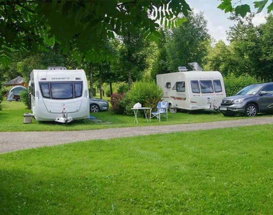 Forfait Privilège (1 tente ou caravane / 1 voiture / électricité 10A / eau & évacuation)